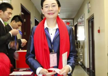 【2017感谢有你，2018一路同行】热烈祝贺中电华晶商务酒店2018迎新年会圆满落幕